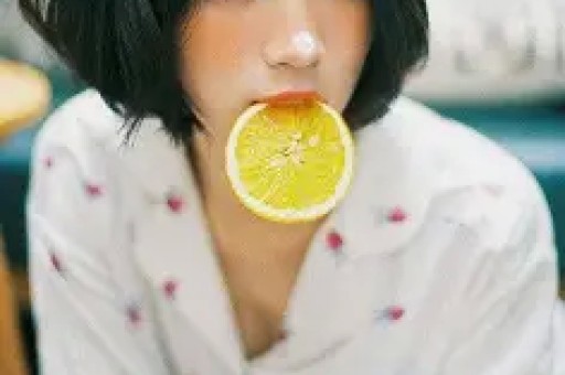 日本星二代被曝家暴前女友拽头发将女方脸撞向窗户！还曾性骚扰同剧组大牌女星！